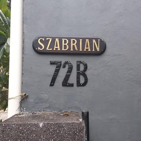Szabrian Hostel Denpasar Exteriör bild